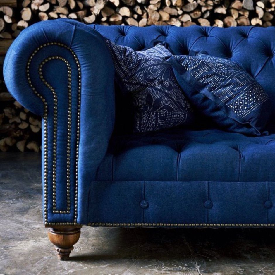 Комната с диваном