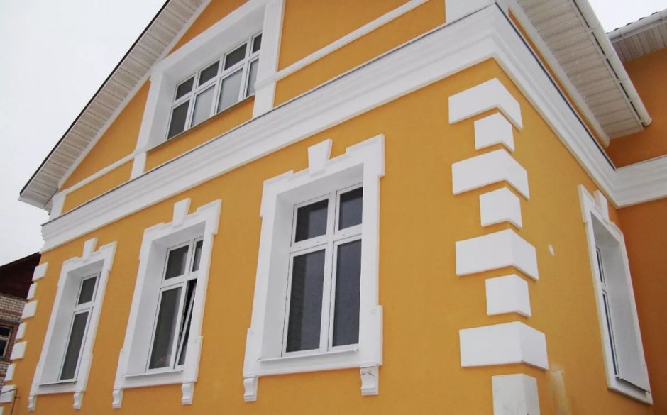 Окрашенные фасады домов