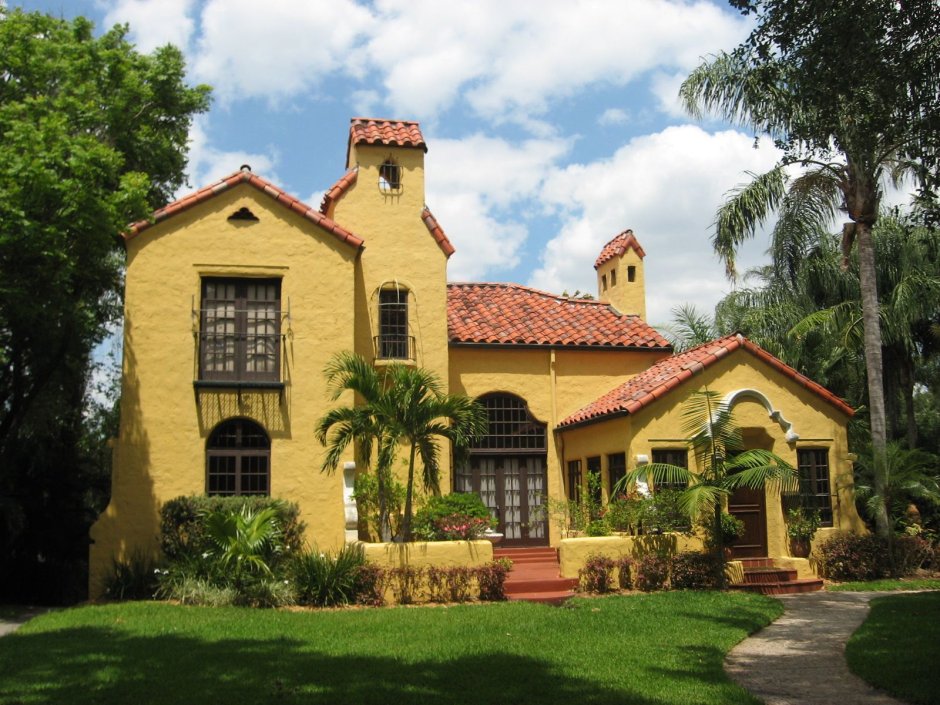 Дом в испанском колониальном стиле