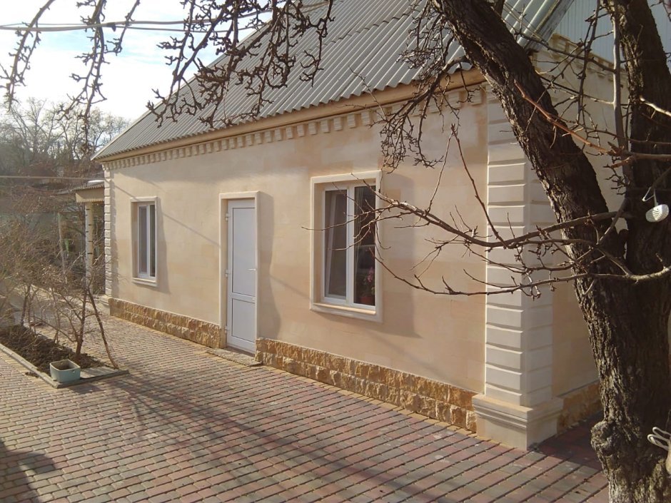 Облицовка дагестанским камнем одноэтажного дома