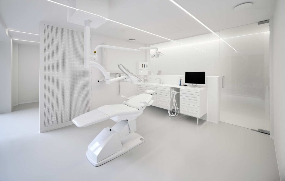 Стоматологический кабинет в белом цвете