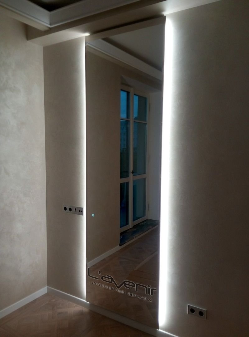 Зеркало от пола до потолка в прихожую