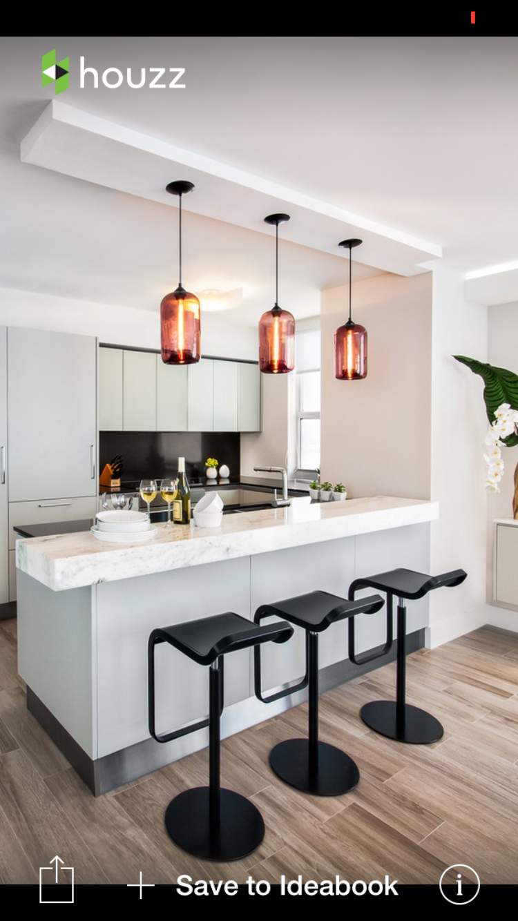 Люстра над барной стойкой