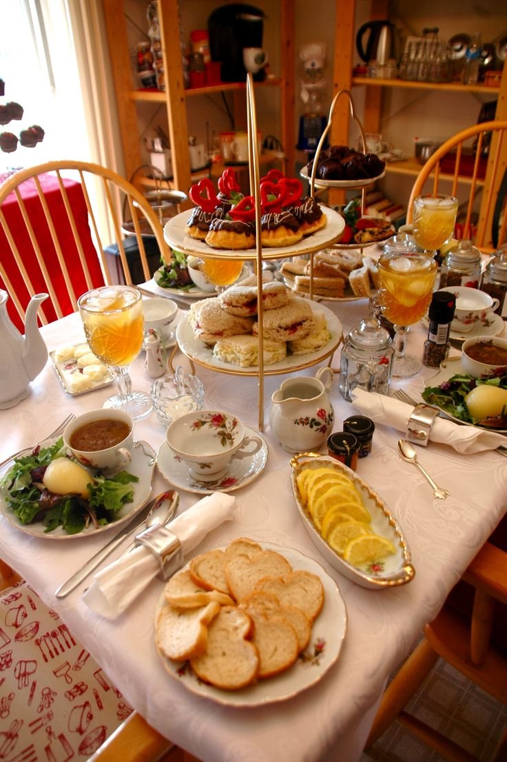 Стол к чаю гостей