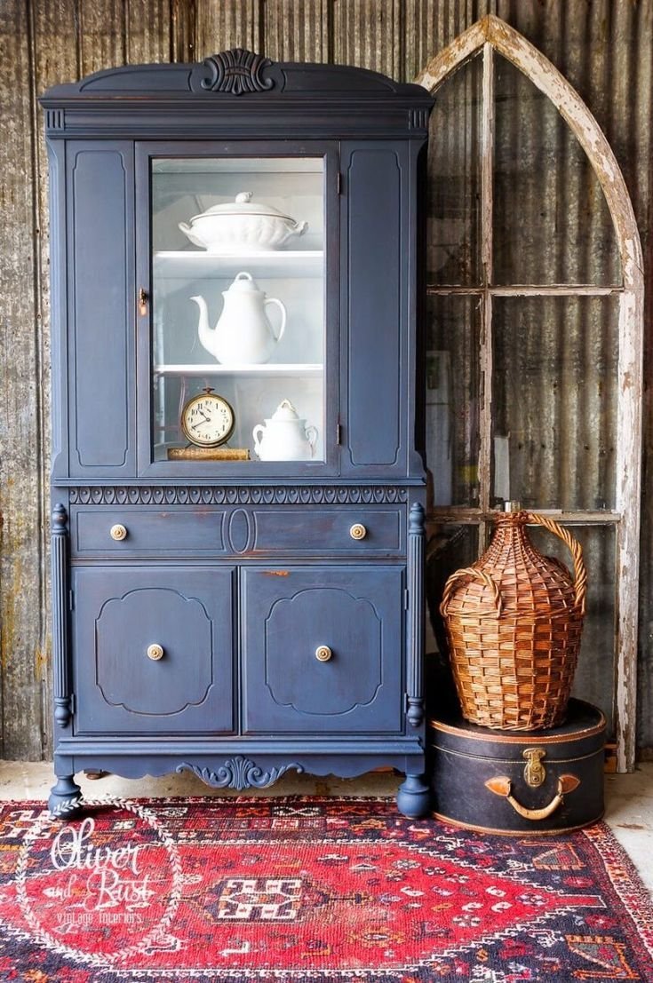 Шкаф в винтажном стиле