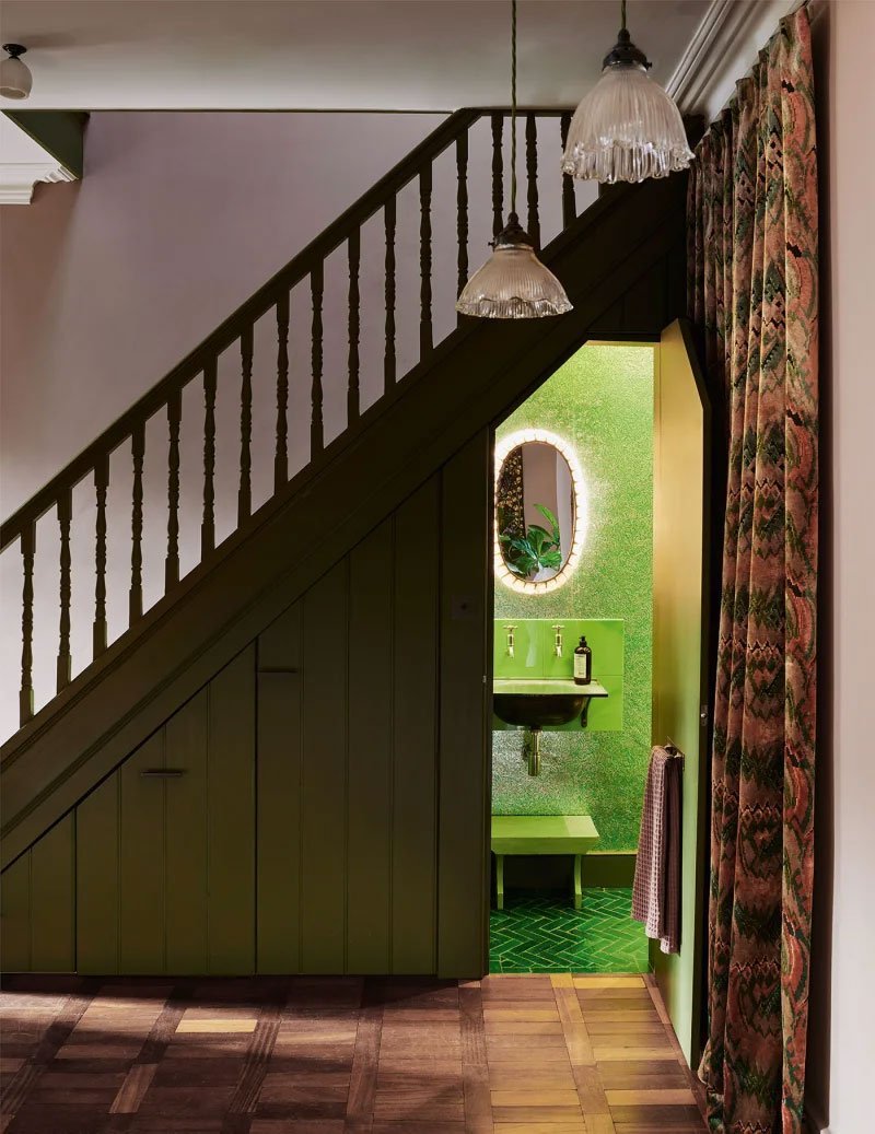 Домик под лестницей