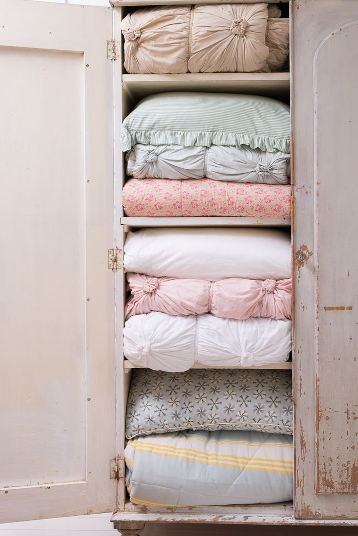 Шкаф для постельных принадлежностей