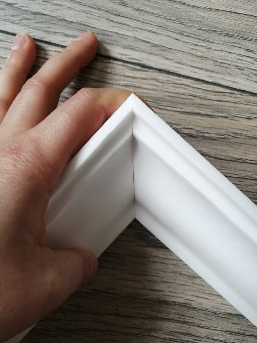 Уголки для потолочного плинтуса