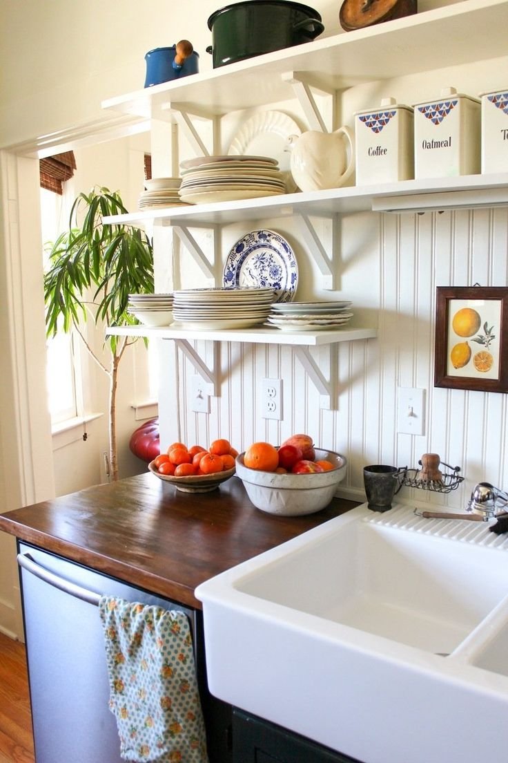 Открытые полочки на кухне