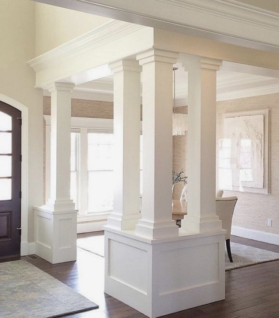 Гостиная с колоннами