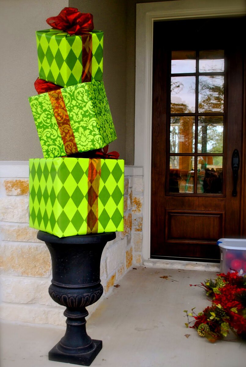 Украшение колонн на новый год