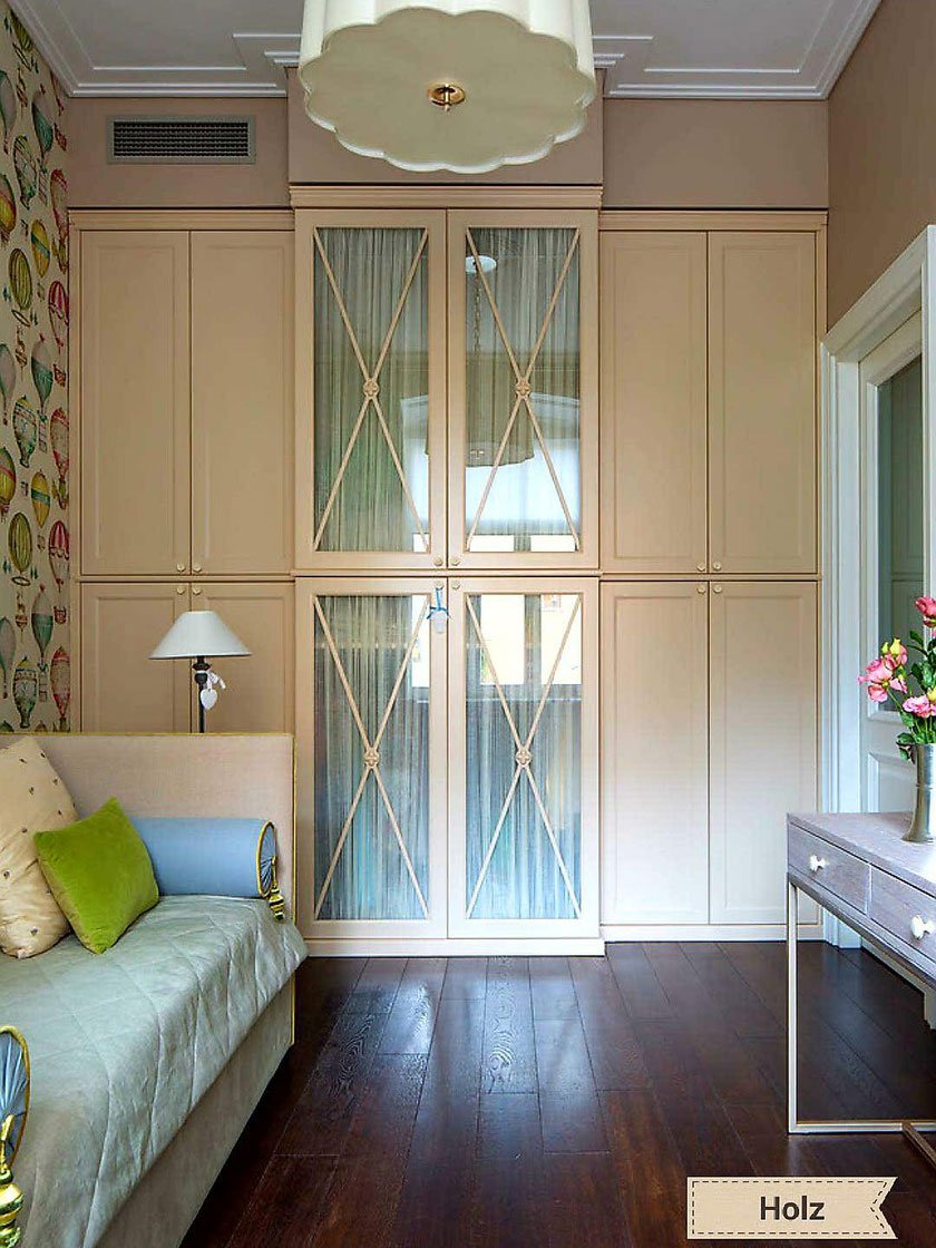 Шкаф напротив окна