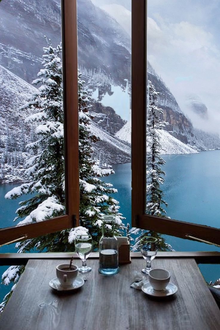 Горы в окне