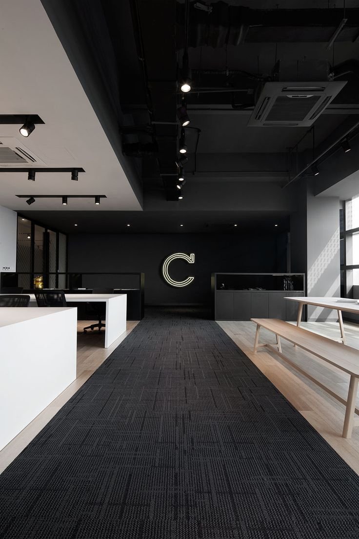 Черный потолок лофт