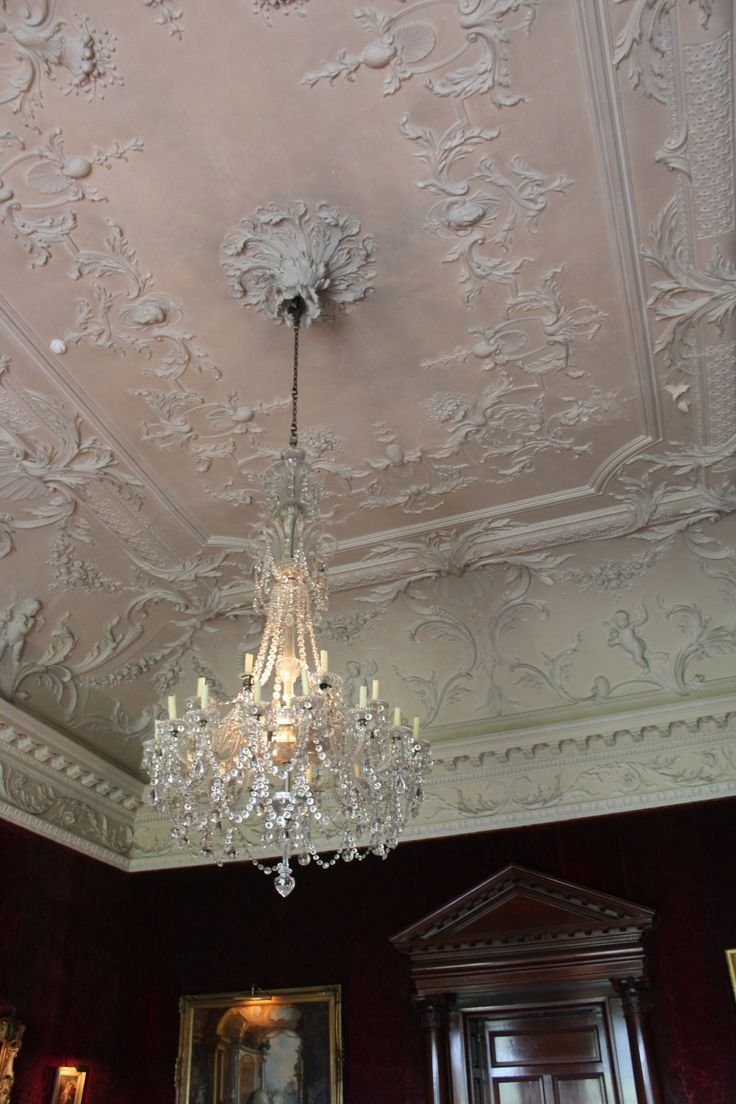 Лепнина на потолке