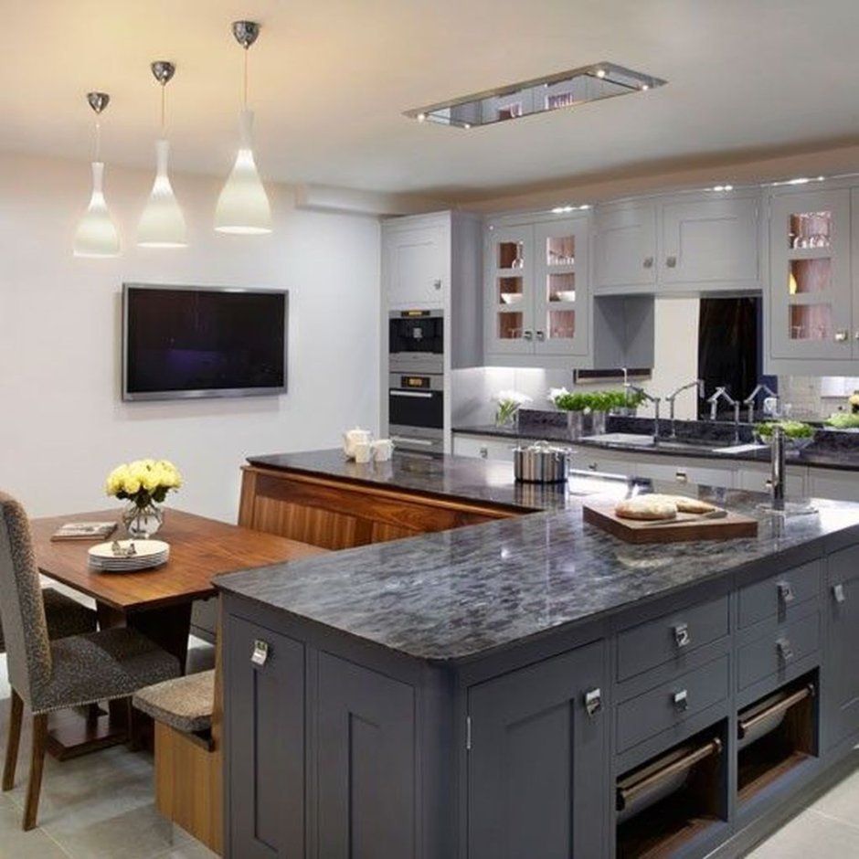 Кухонный островок с диваном