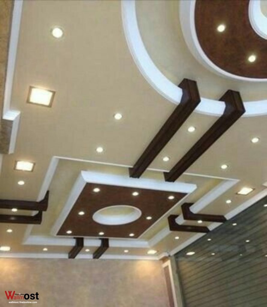 Хайтек потолок из гипсокартона для зала