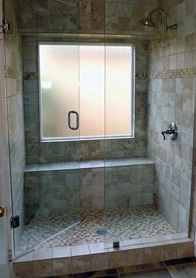 Окно в душевой в частном доме