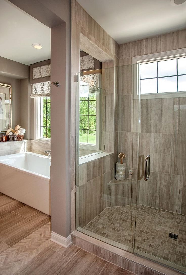 Душевая с окном в частном доме