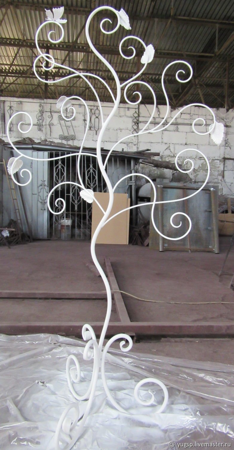 Декоративное кованое дерево