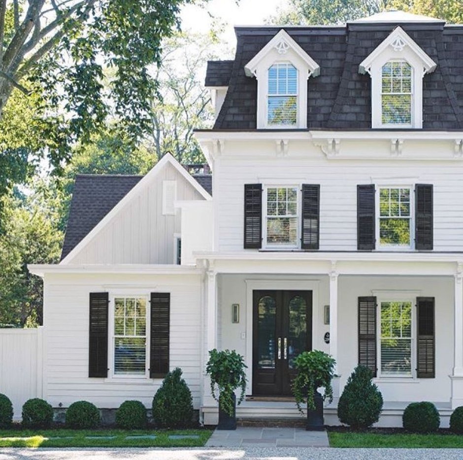 Фасады домов белого цвета