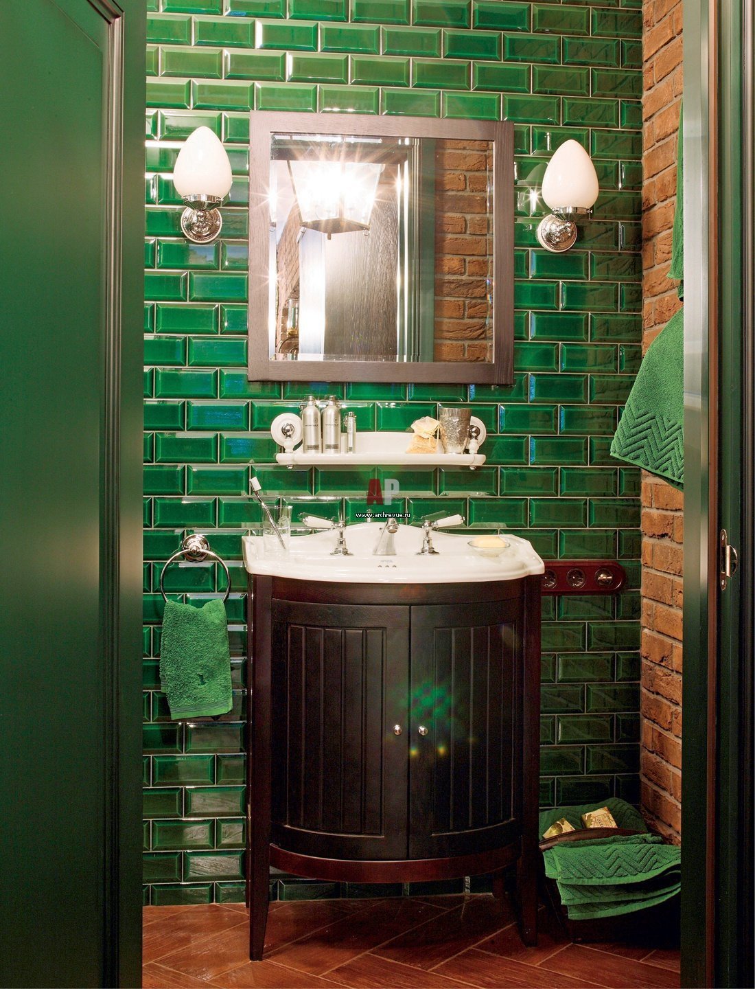 Туалет цвет зеленый. Плитка кабанчик изумруд. Английская плитка Росбри. Плитка кабанчик зелёный изумруд. Изумруд кафель кабанчик.