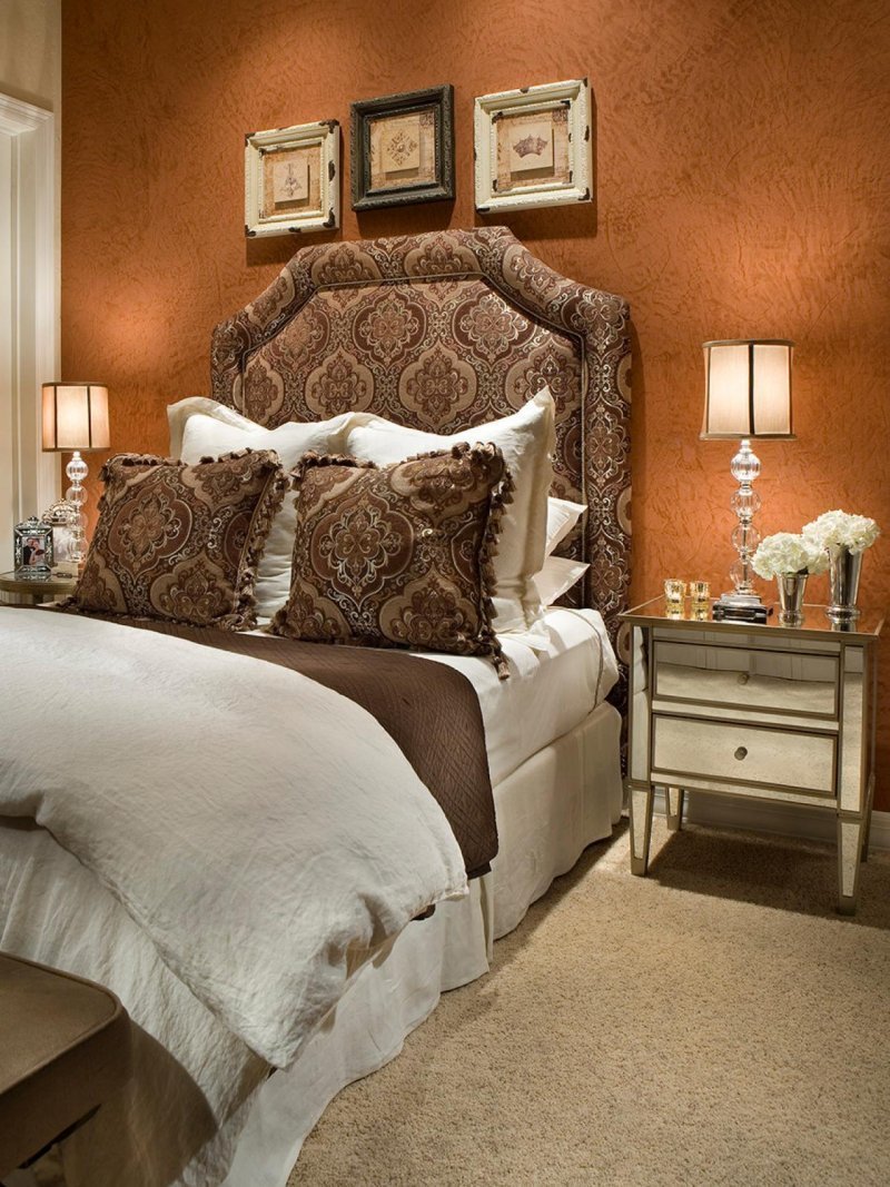 Коричневая спальня в интерьере