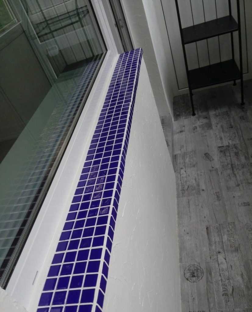 Мозаичная плитка на подоконнике