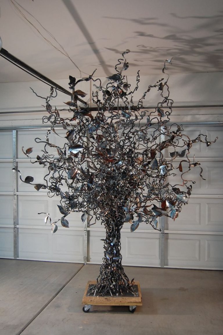 Декоративное дерево из металла