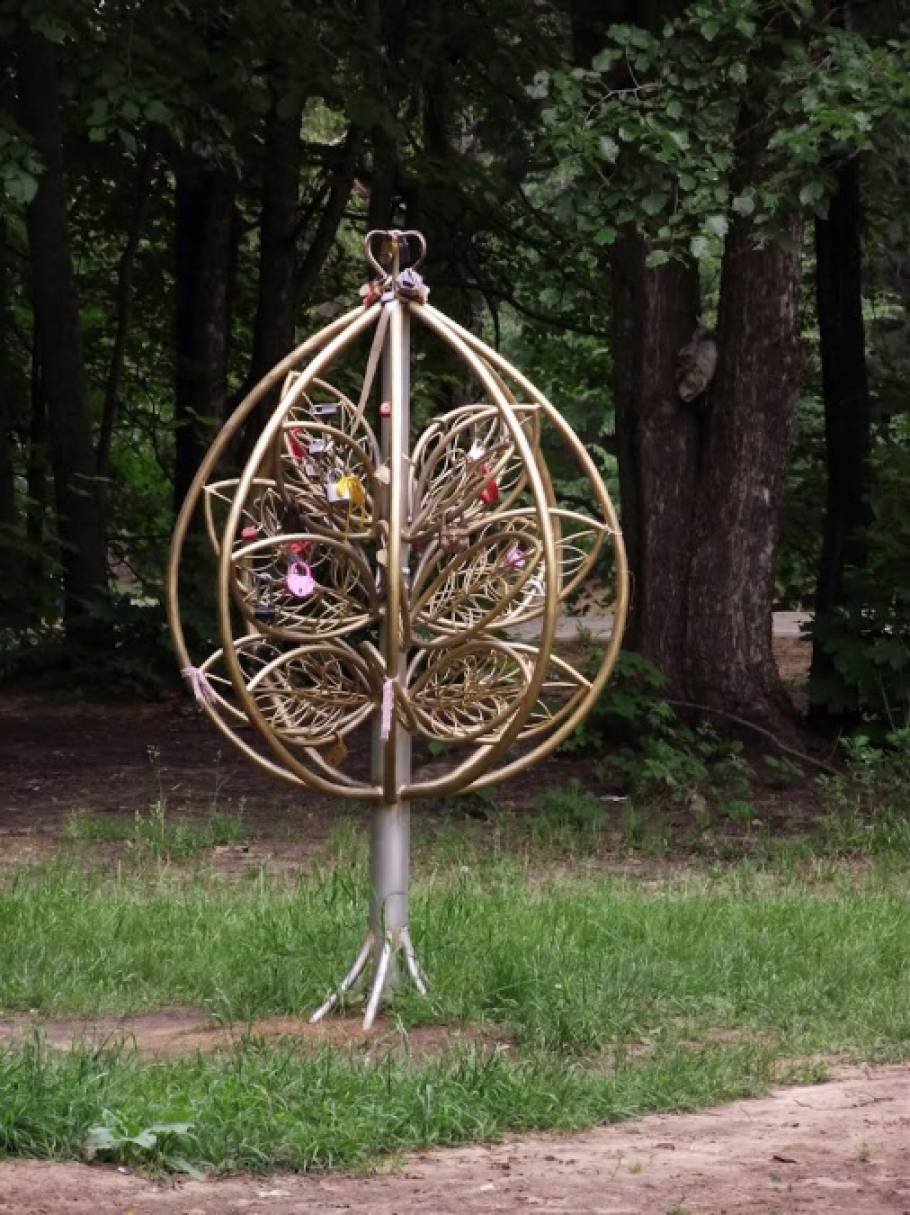 Кованое дерево каштан