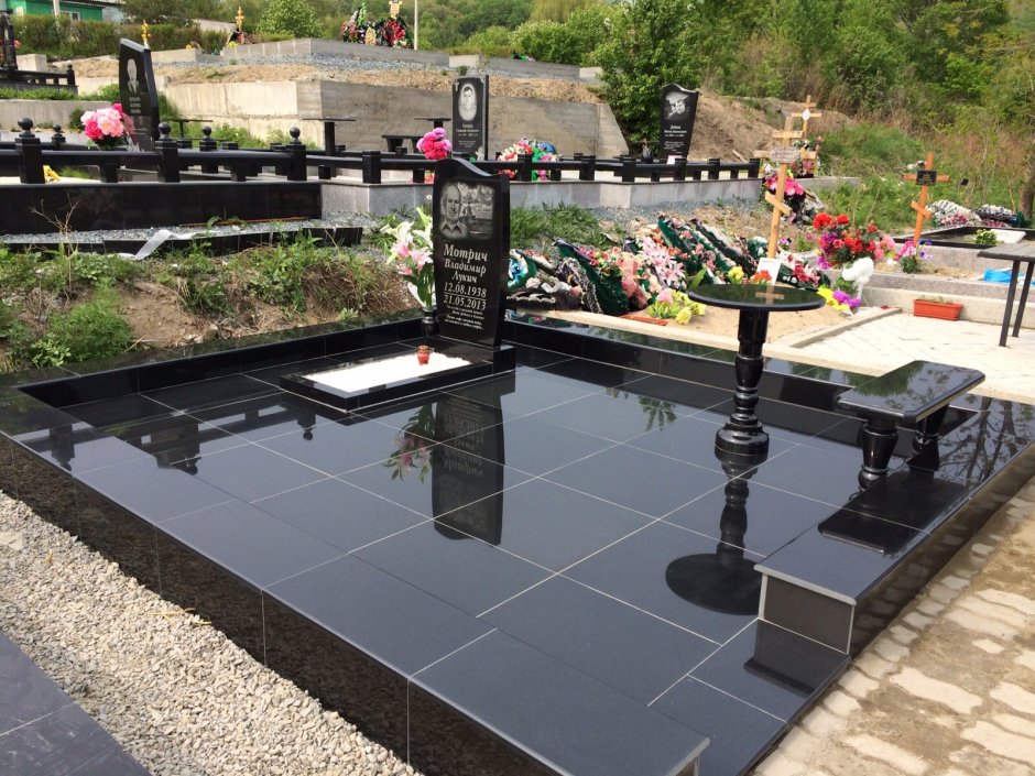 Гранитное благоустройство могил