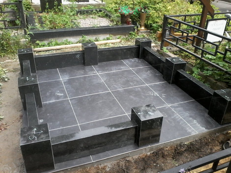 Гранитная плитка на могилу