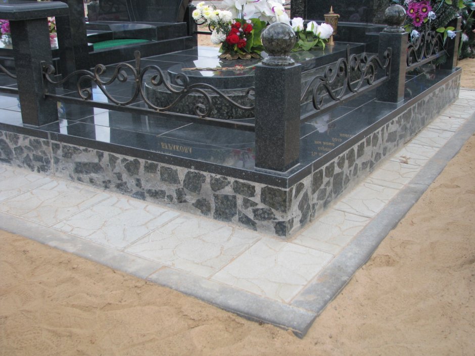 Благоустройство захоронений Дымковский гранит