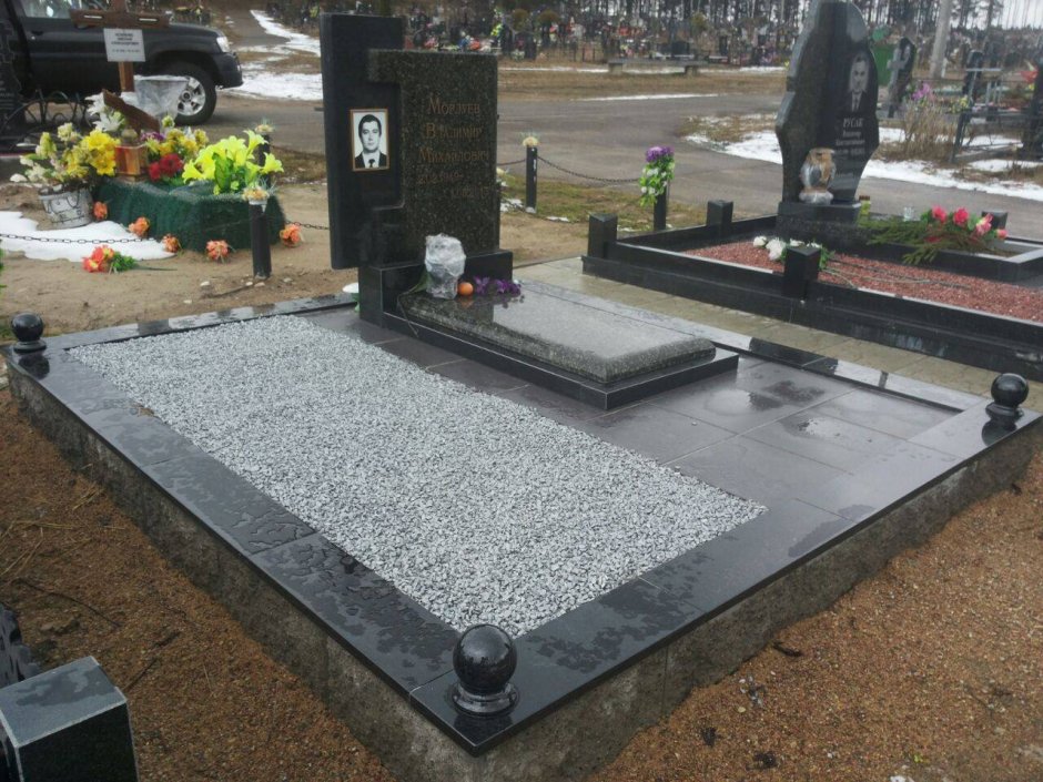 Гранитная плитка на могилу