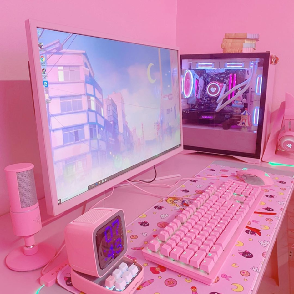 Комната для игр компьютер розовый