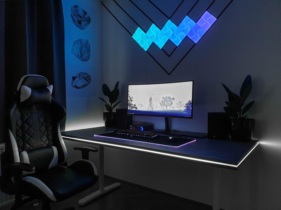 Домашний кабинет для геймеров в белом стиле