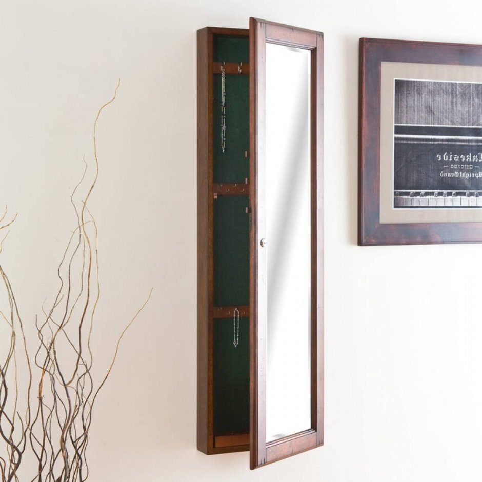 Зеркало открывающееся в прихожую