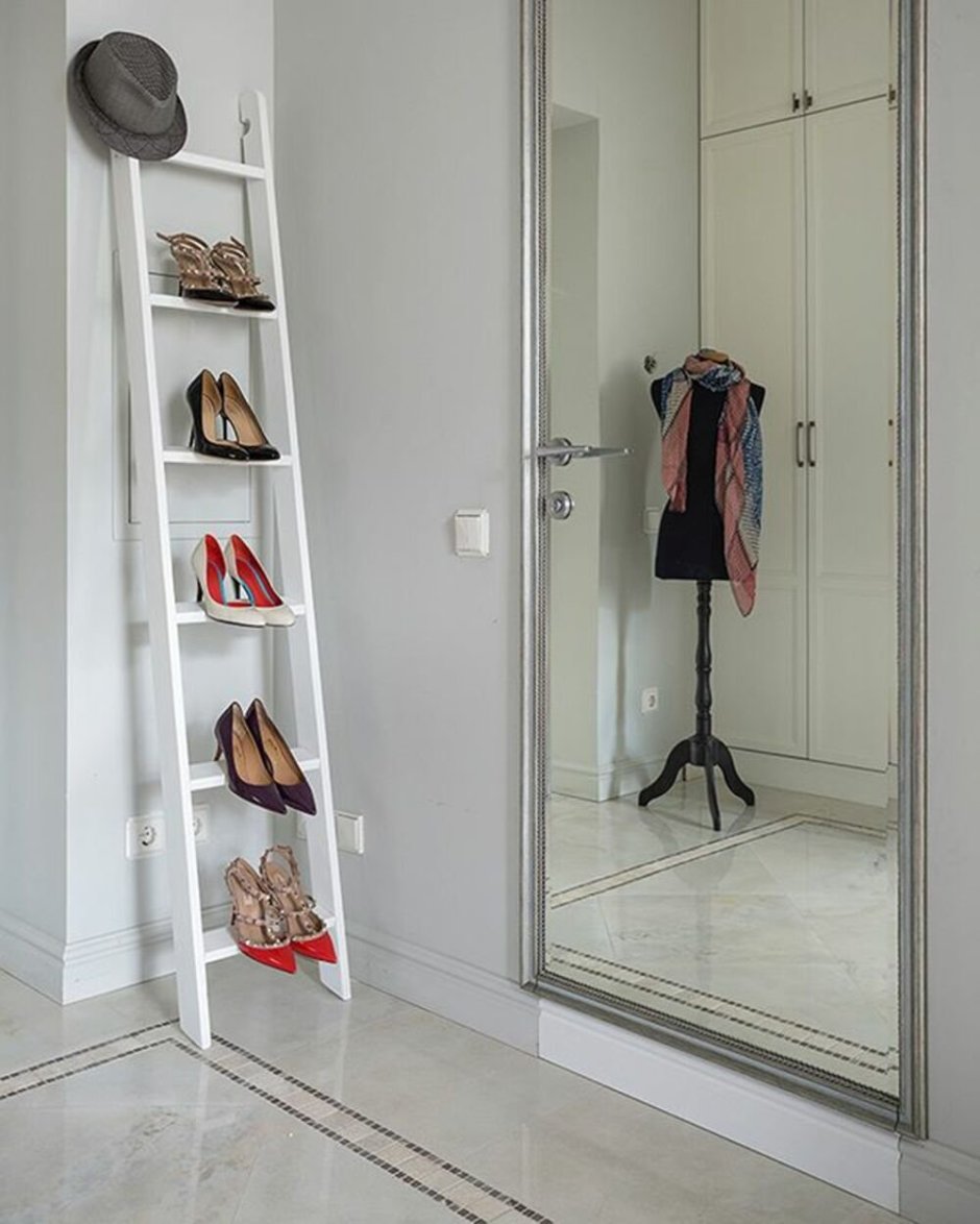 Потайная дверь в гардеробную