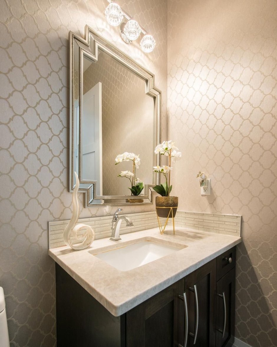 Зеркало над раковиной