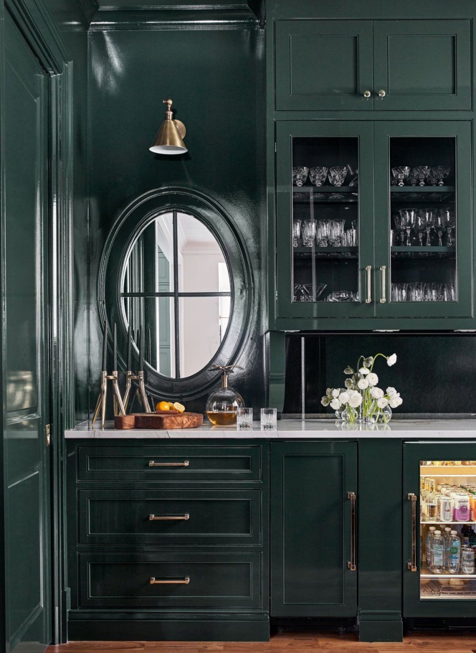 Темно зеленая кухня