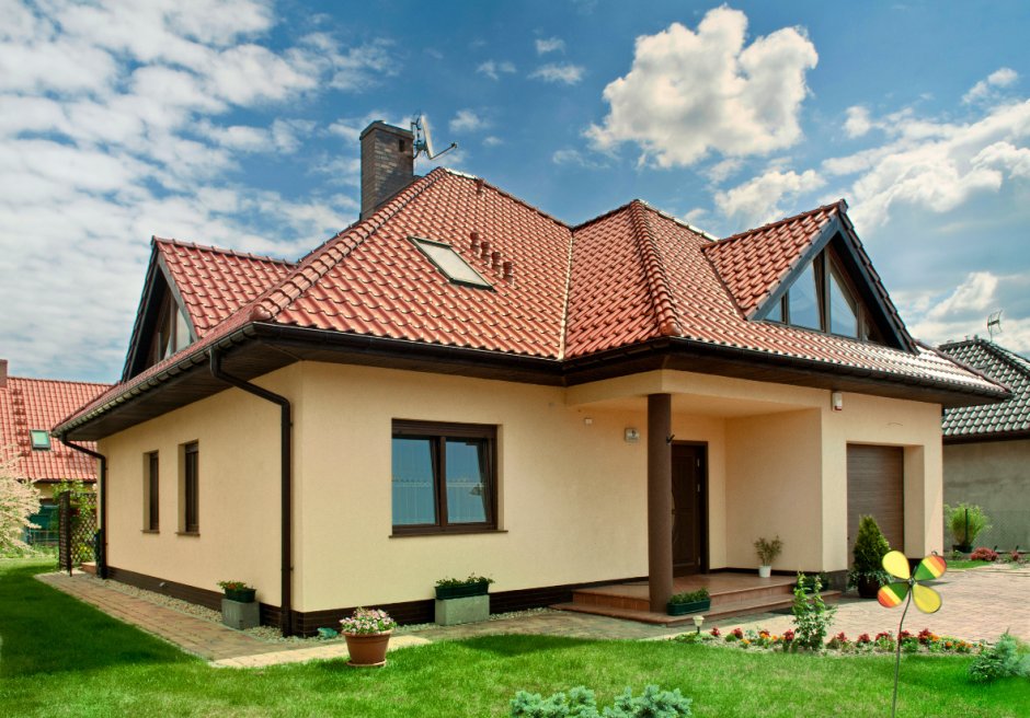 Дома с коричневой крышей