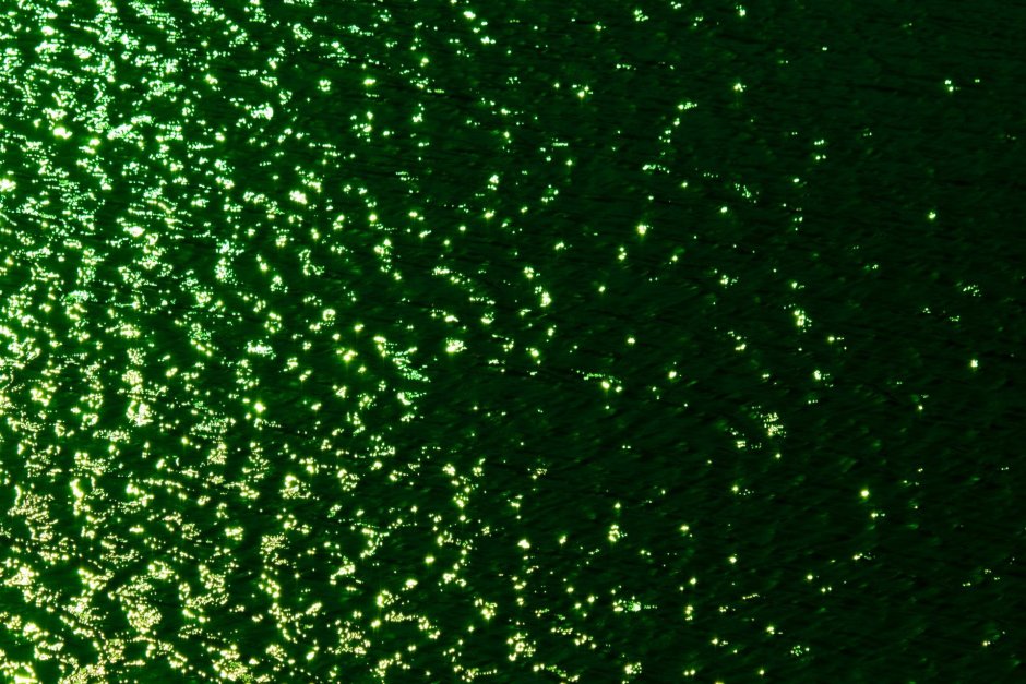 Зеленые блестки