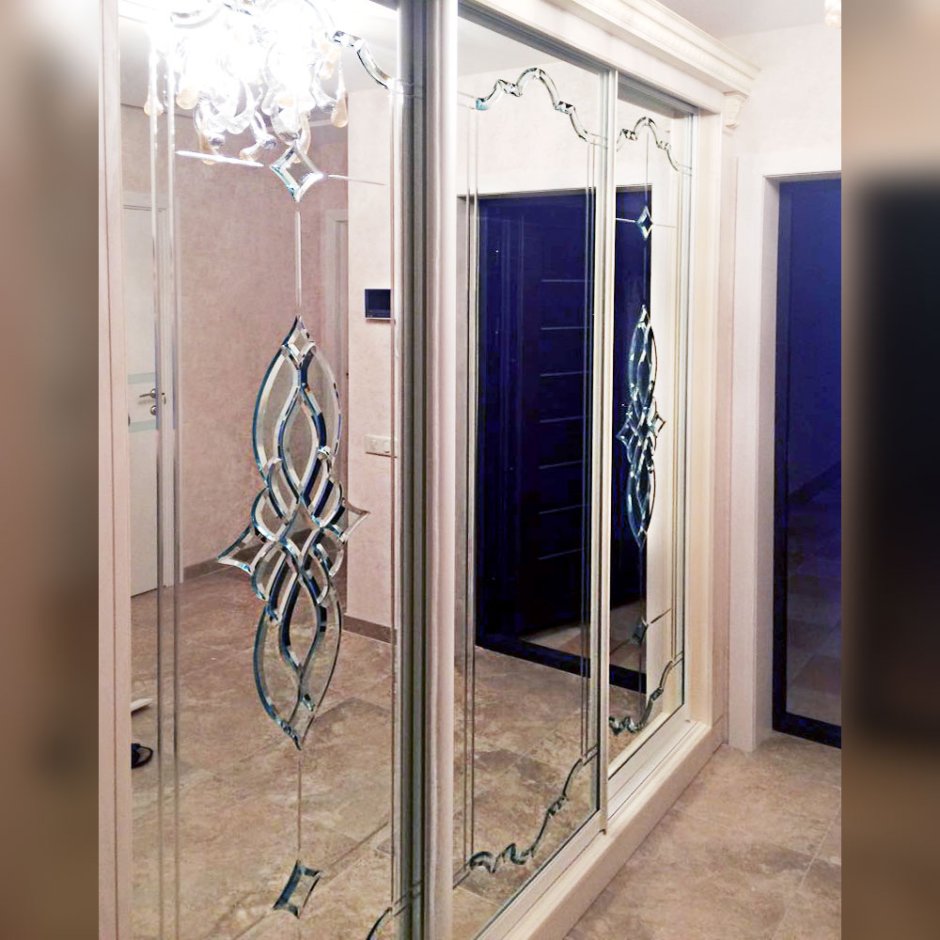 Двери купе с бевелсами