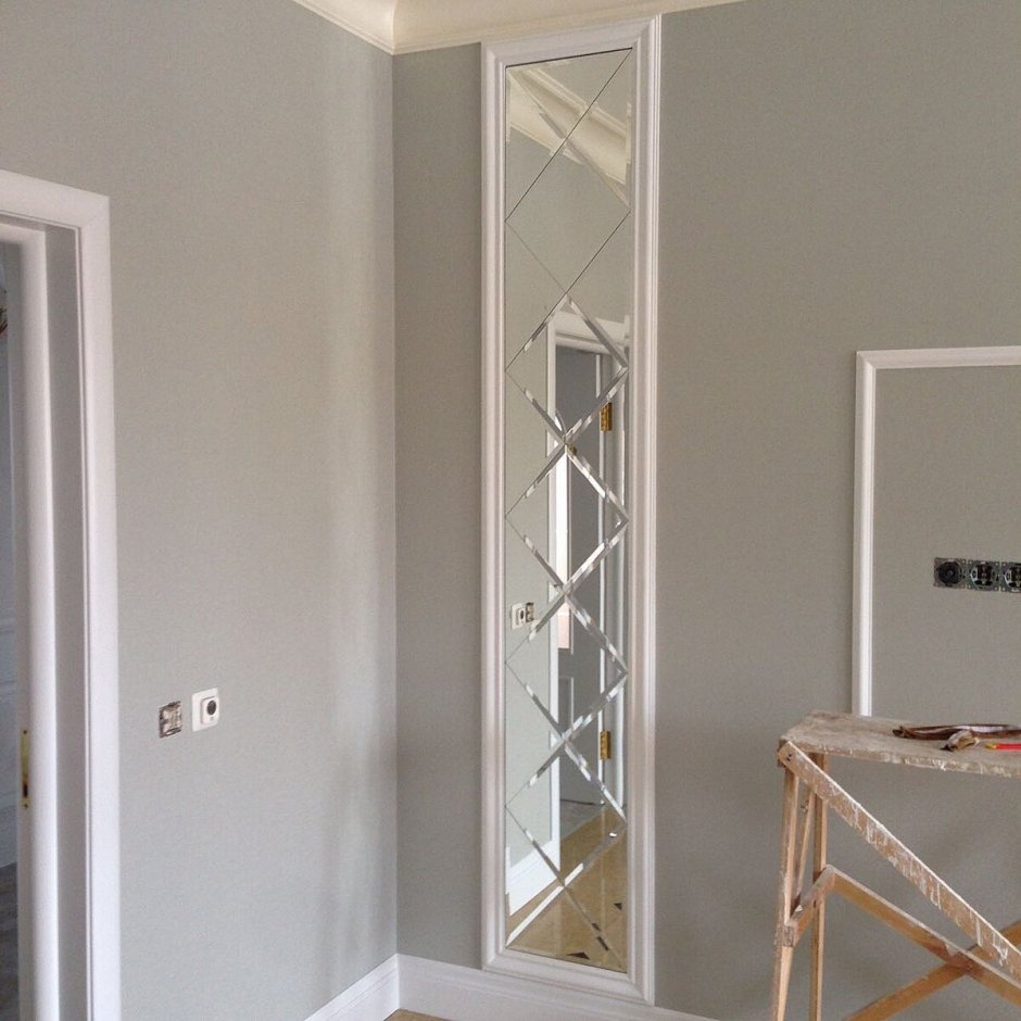 Зеркальная плитка на колонне