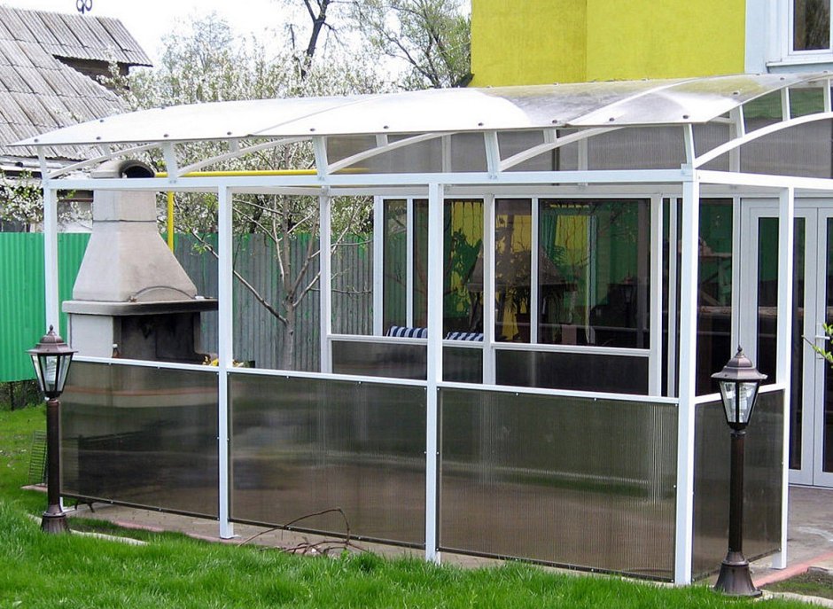 Веранда изподикарбоната