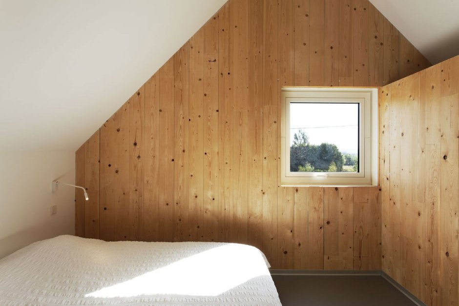 Вагонка в доме мансарде