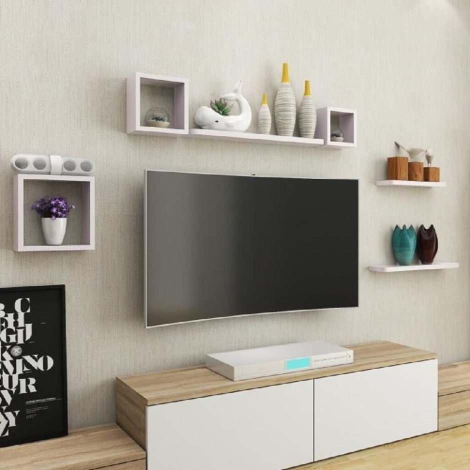 Телевизор на стене с полками