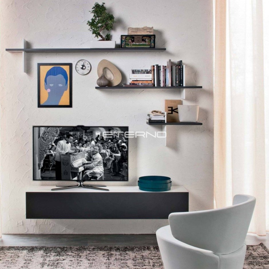 Полки в интерьере гостиной