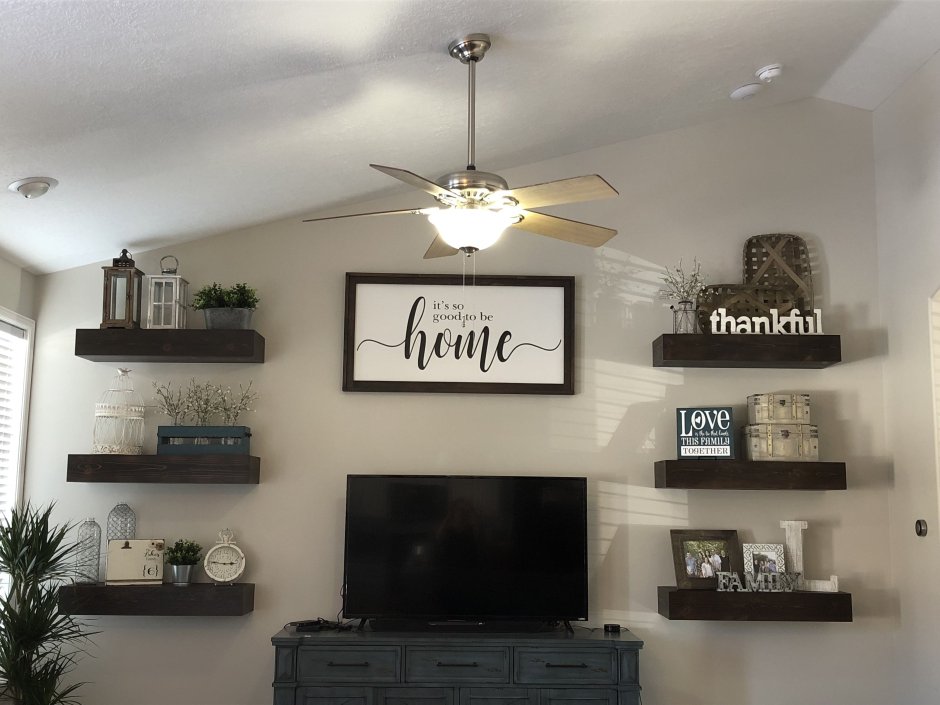 Повесить стеллаж на стену