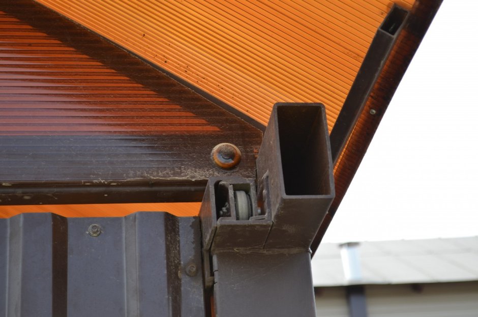 Замок на подъемно складные ворота